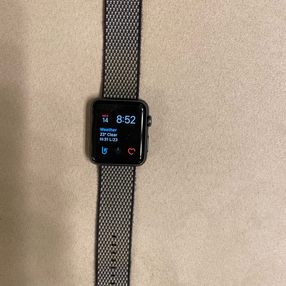 APPLE WATCH 42mm, Série 1. Perfect Condition, no scratch. Charger not included